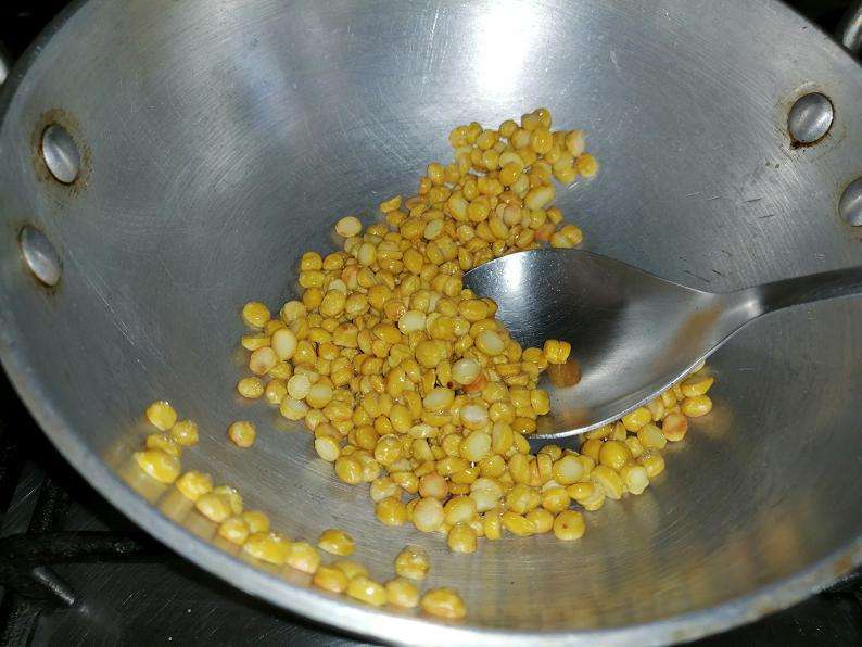 Add in little oil and channa dal and roast for a minute.