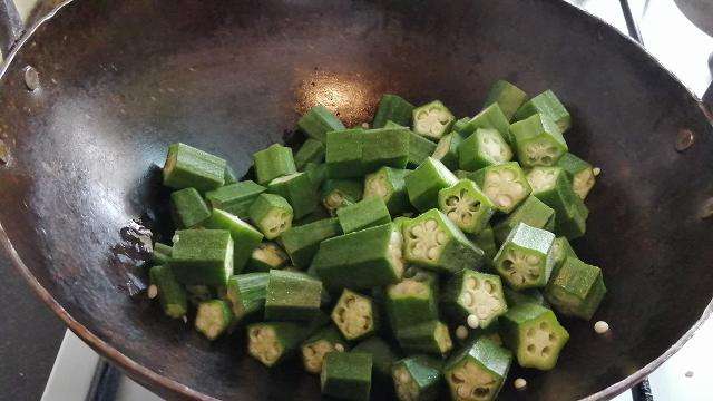 Add in chopped okra and fry till the stickiness goes, at least for 5 to 7 minutes in low flame.