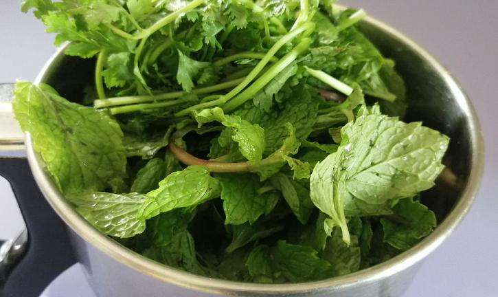 Add in mint leaves, coriander leaves.