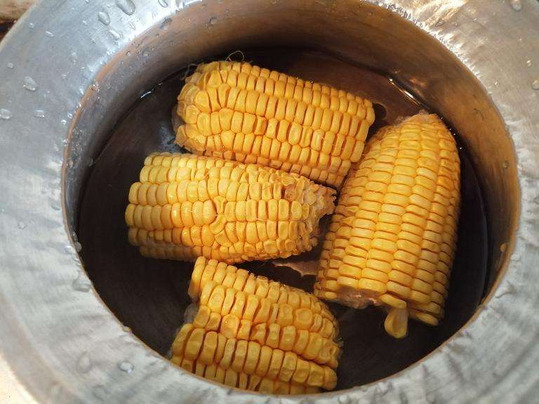 Take a deep pan and add in water and sweetcorn, cook them for 10 to 15 minutes.
