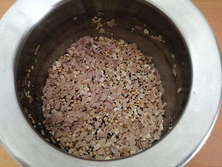 Take a bowl and add in idly rice, ragi, jowar, urad dal, poha, fenugreek seeds. Soak them for 6 to 8 hours or overnight.