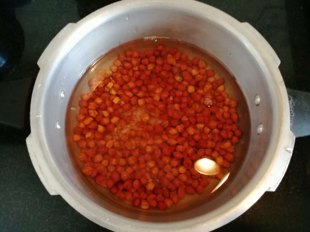 Firstly soak the kadal or brown channa and then pressure cook it for 5 whistles and keep it aside.
