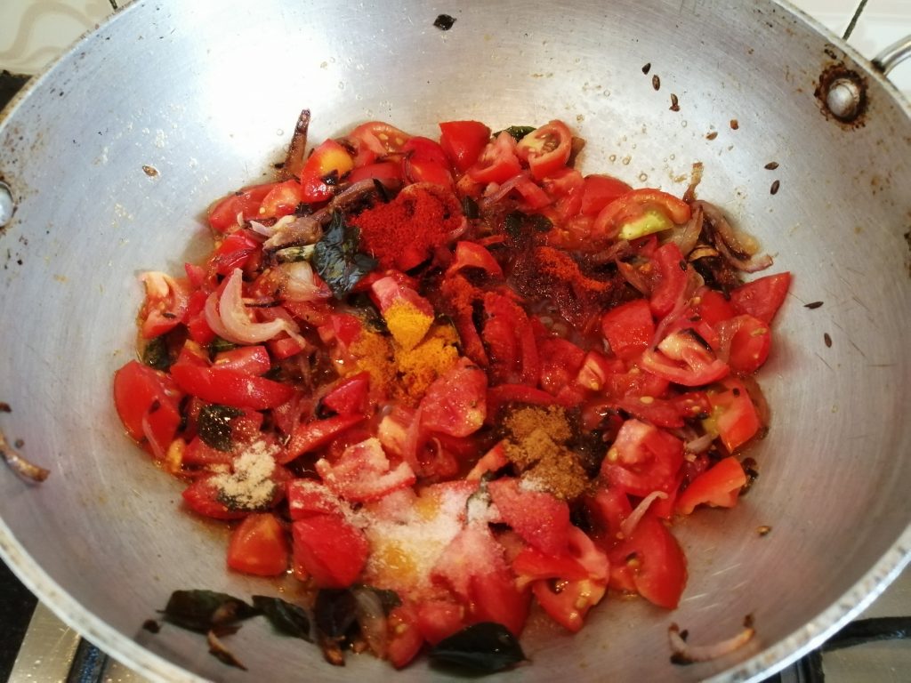 Tomato rice or tomato bath