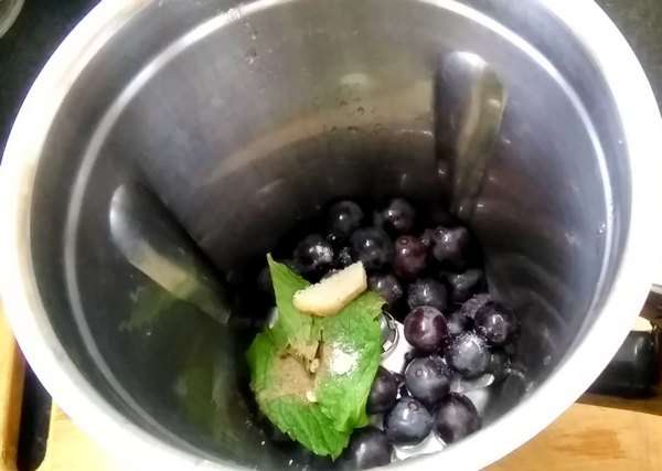 Black grapes juice recipe