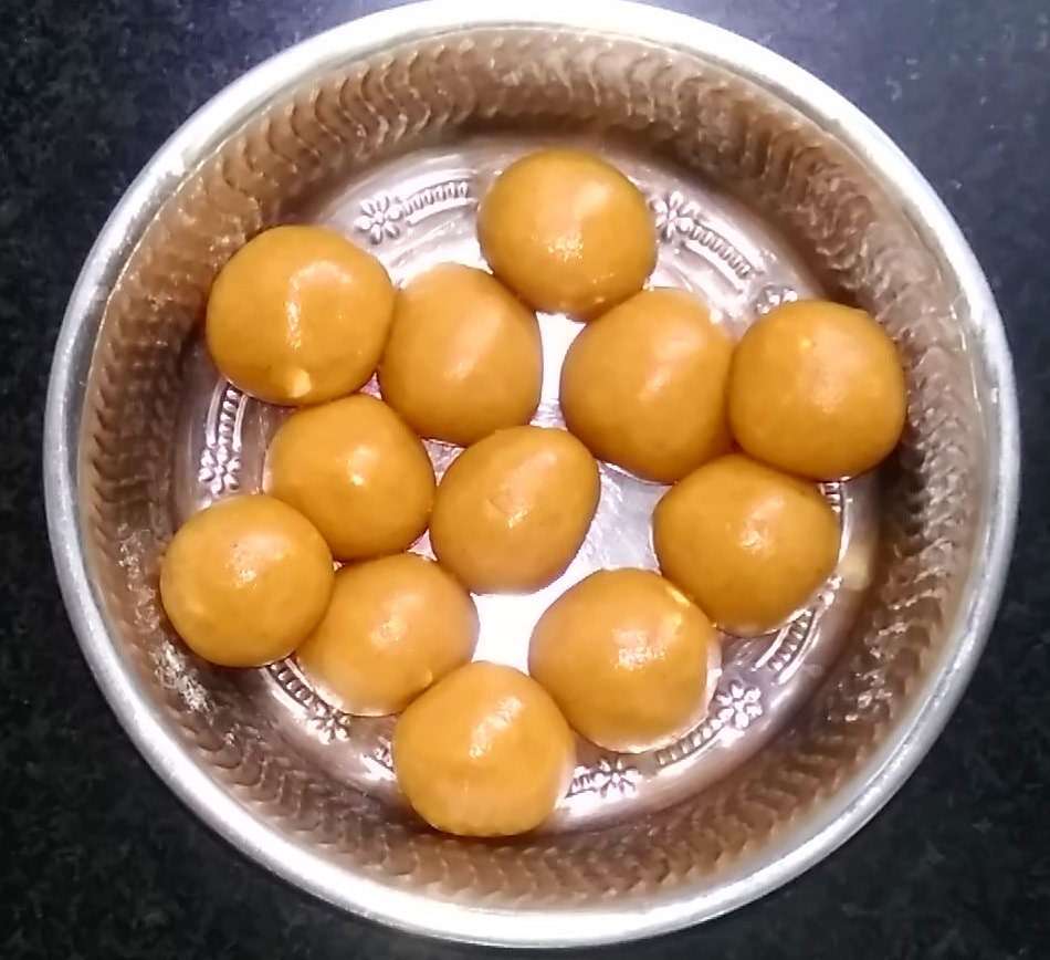 Besan Laddu